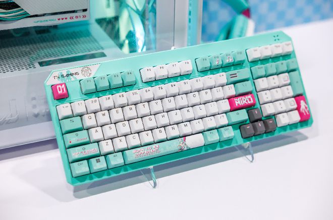 界联动燃爆二次元！全新外设惊艳亮相CQ9传奇电子ROG×初音未来跨(图1)